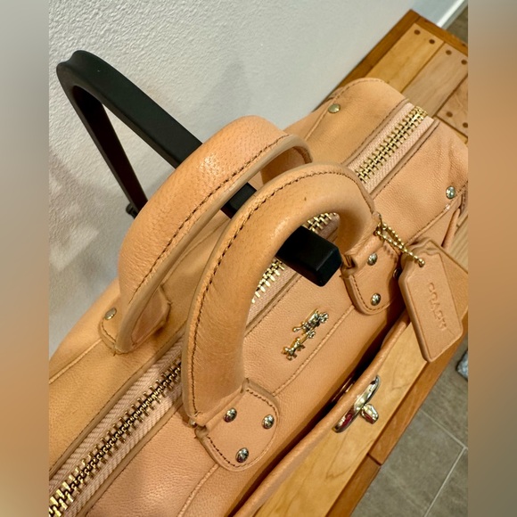 Coach APRICOT Leather crossbody/hand bag - Picture 3 of 16